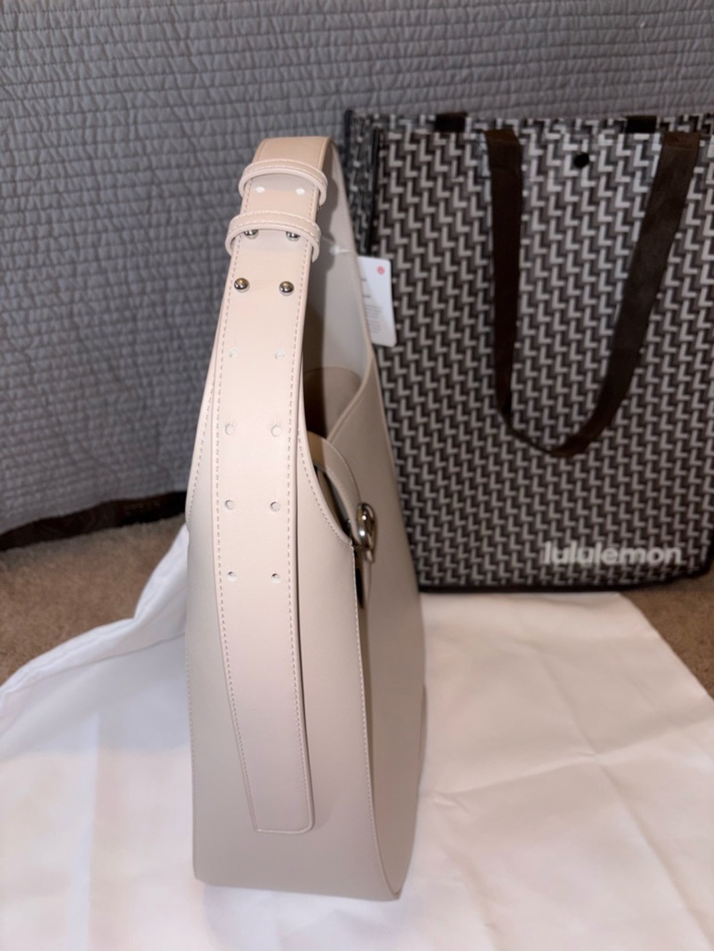 LARGE LULULEMON CLASSY SHOULDER BAG CASHEW FULL INCLUSION SHOP BAG, DUST BAG NWT - Picture 4 of 15